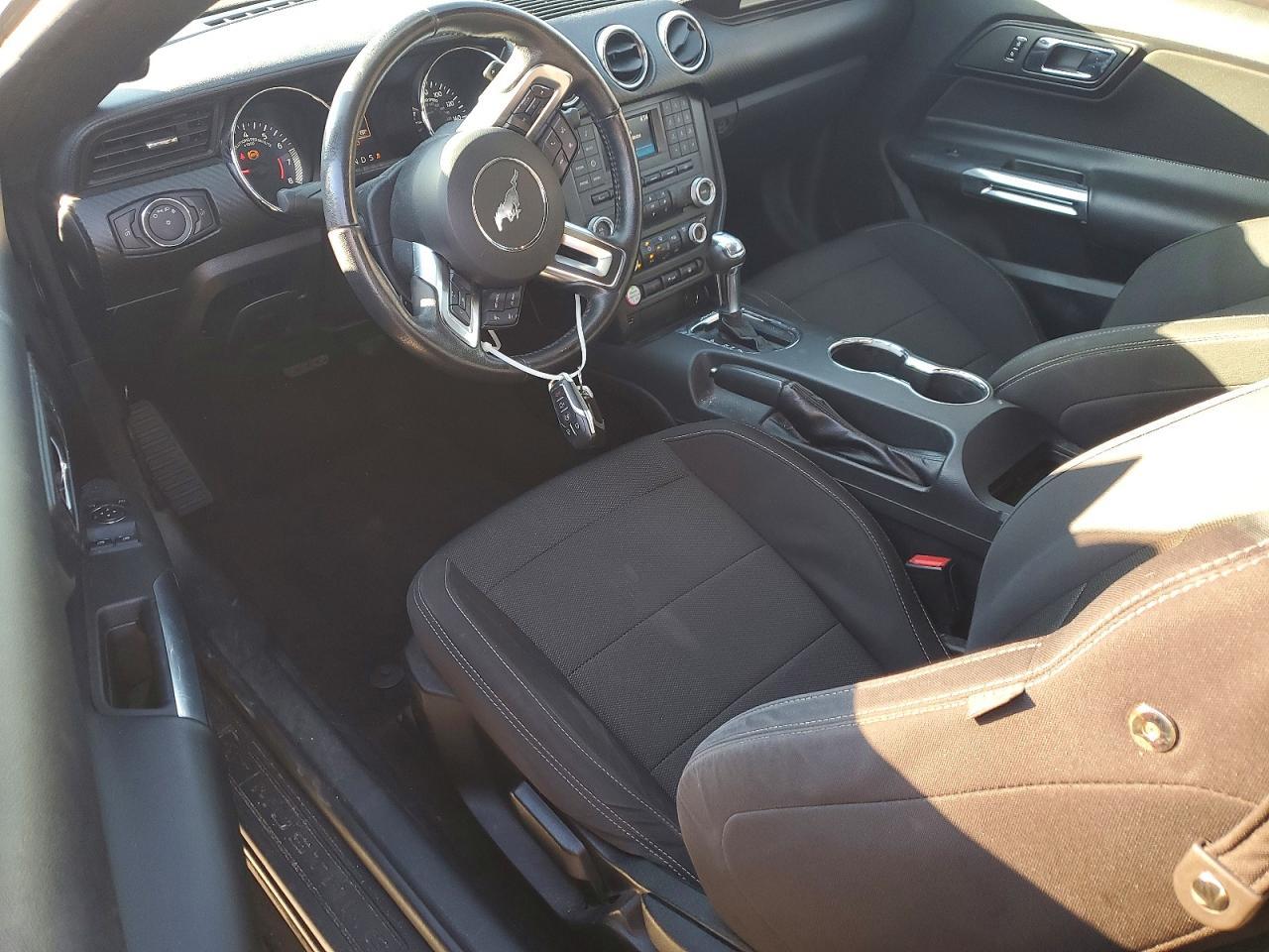 2017 Ford Mustang - zdjęcie 8