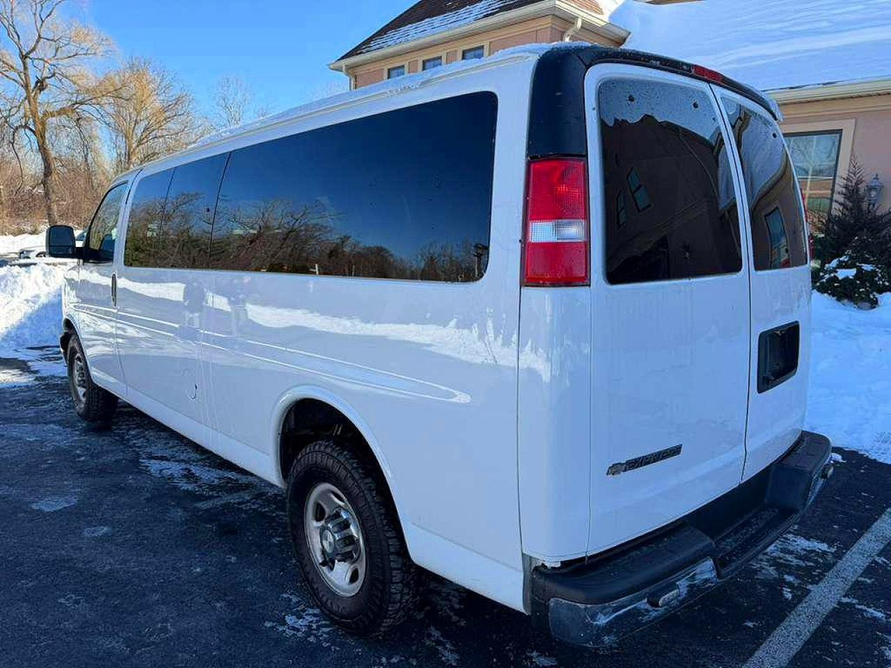2021 Chevrolet Express G3500 Lt - zdjęcie 2