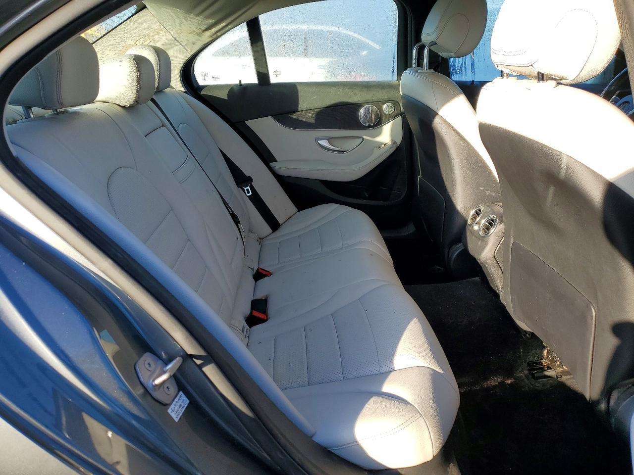 2017 Mercedes-Benz C 300 - zdjęcie 10