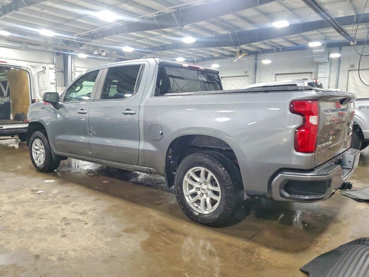 2021 Chevrolet Silverado K1500 Rst - zdjęcie 2