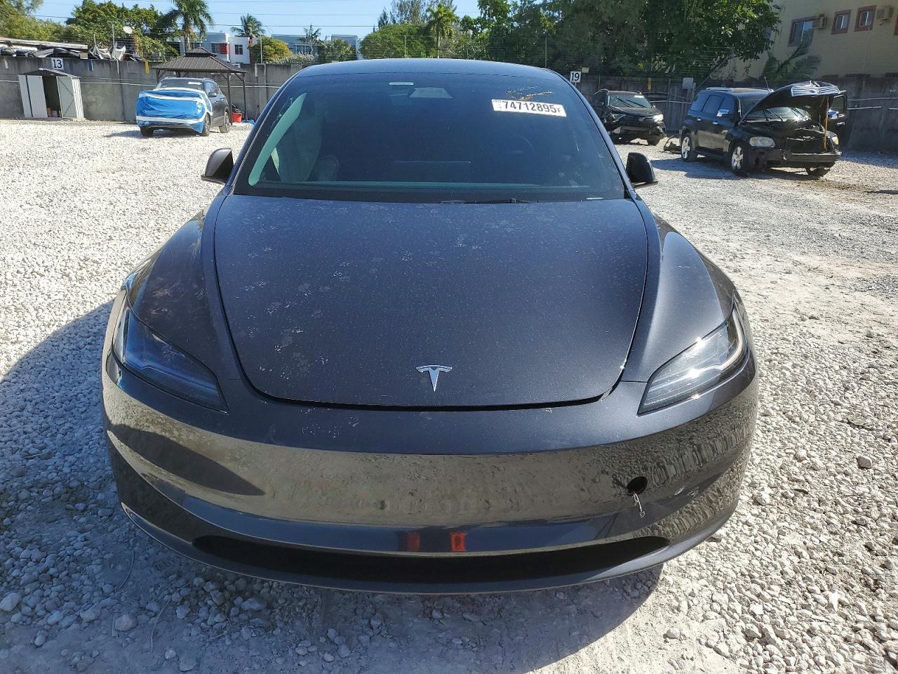 2025 Tesla Model 3 - zdjęcie 5