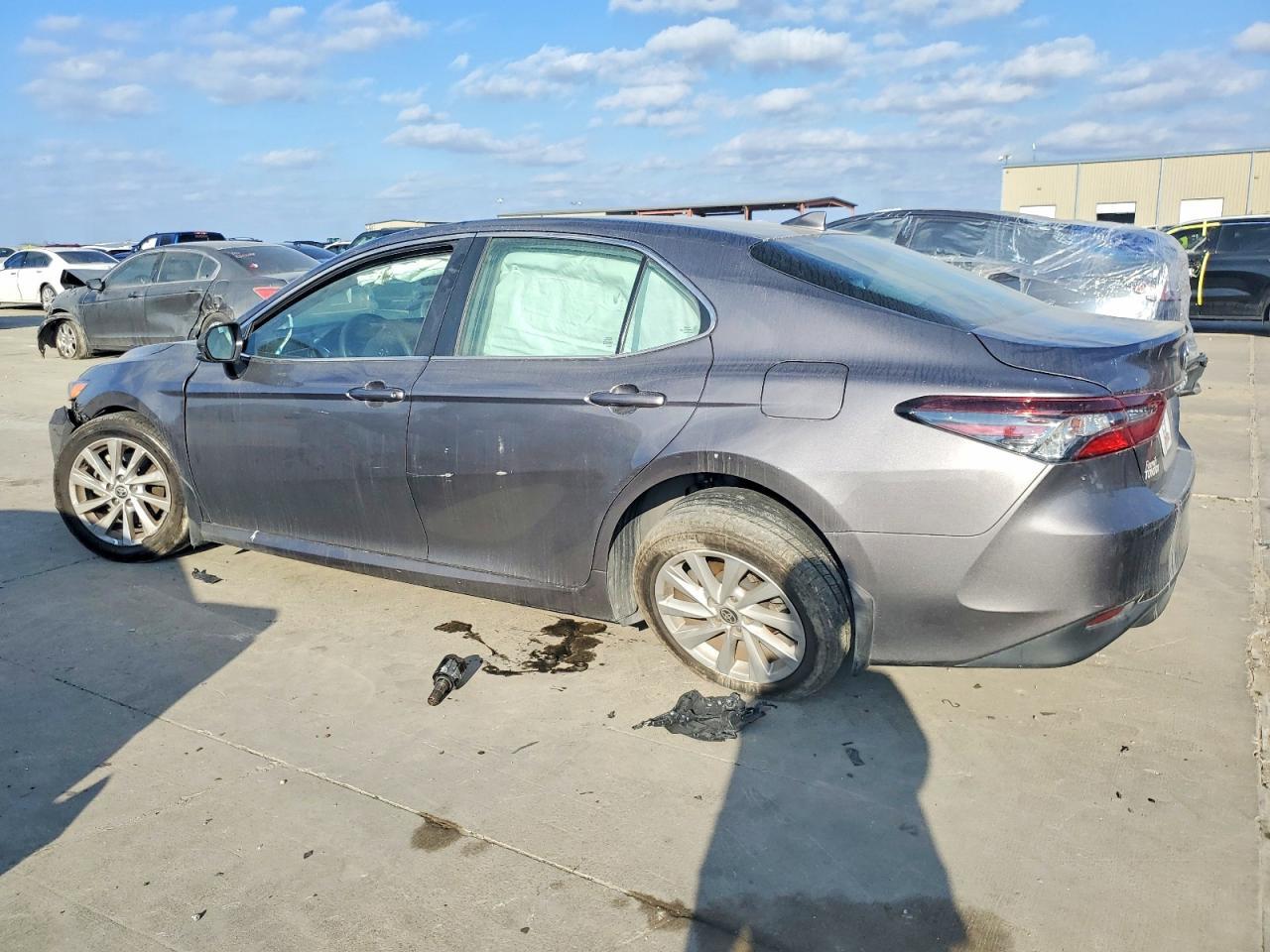 2024 Toyota Camry Le - zdjęcie 2