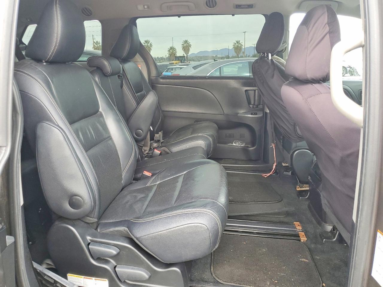 2015 Toyota Sienna Sport - zdjęcie 11