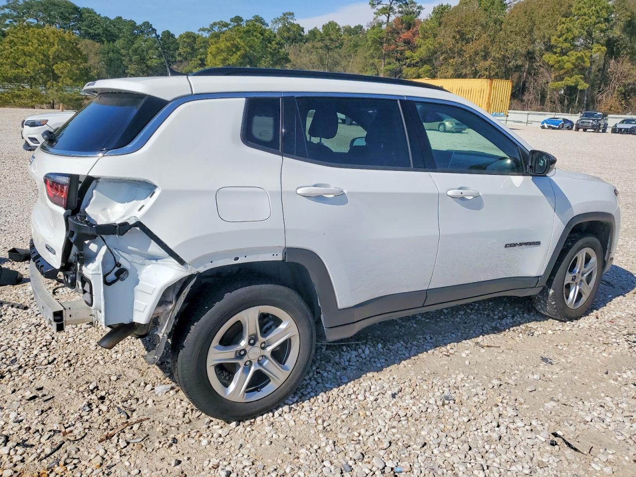 2023 Jeep Compass Latitude - zdjęcie 3