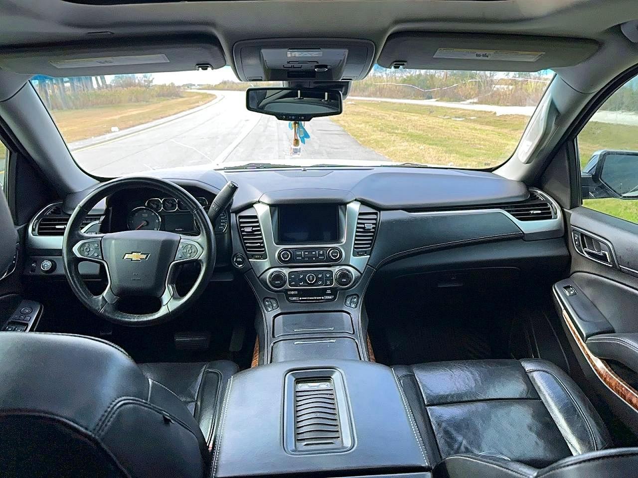 2017 Chevrolet Suburban C1500 Premier - zdjęcie 9