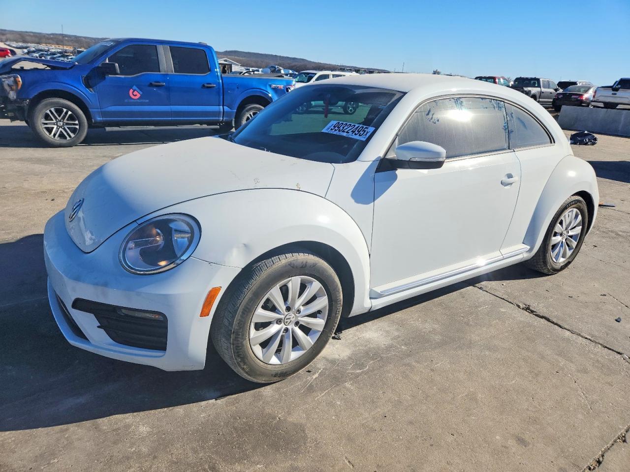 2019 Volkswagen Beetle S - zdjęcie główne