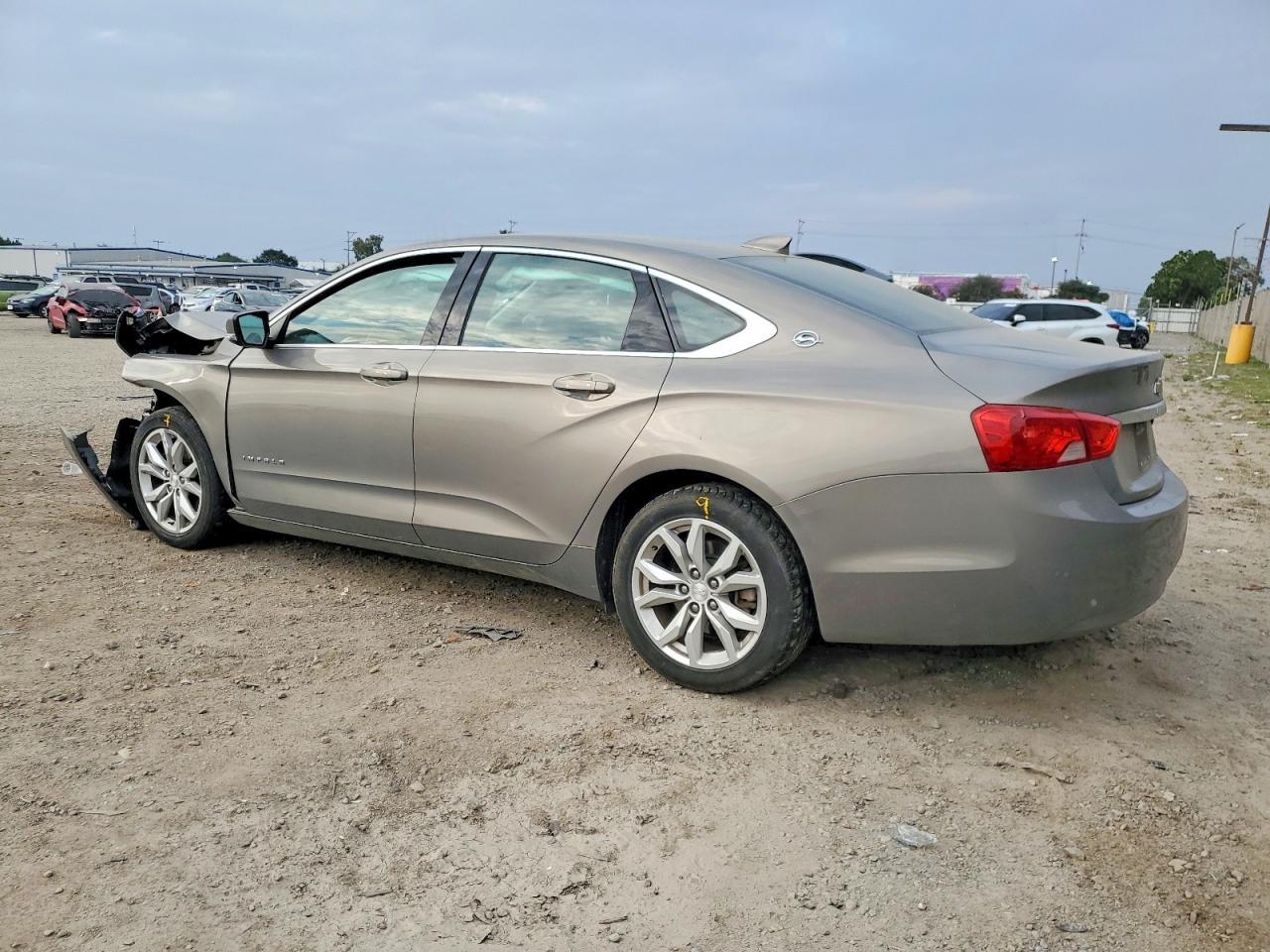 2019 Chevrolet Impala Lt - zdjęcie 2