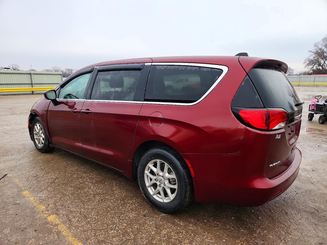 2022 Chrysler Voyager Lx - zdjęcie 2