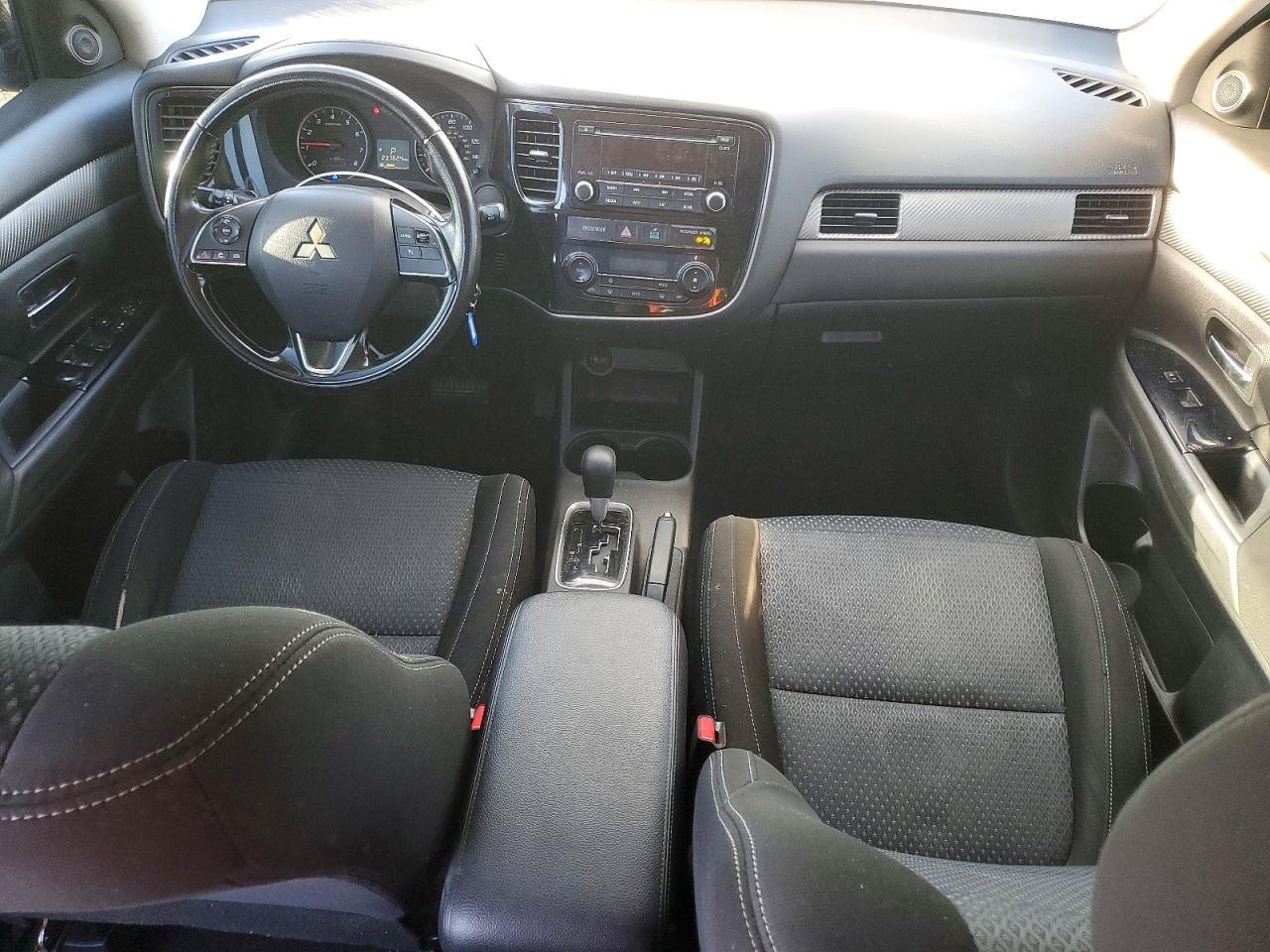 2016 Mitsubishi Outlander Es - zdjęcie 8