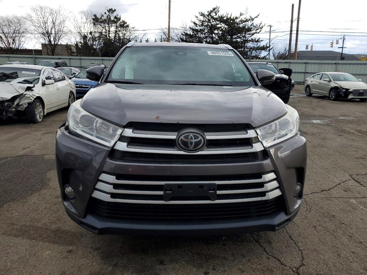 2017 Toyota Highlander Se - zdjęcie 5