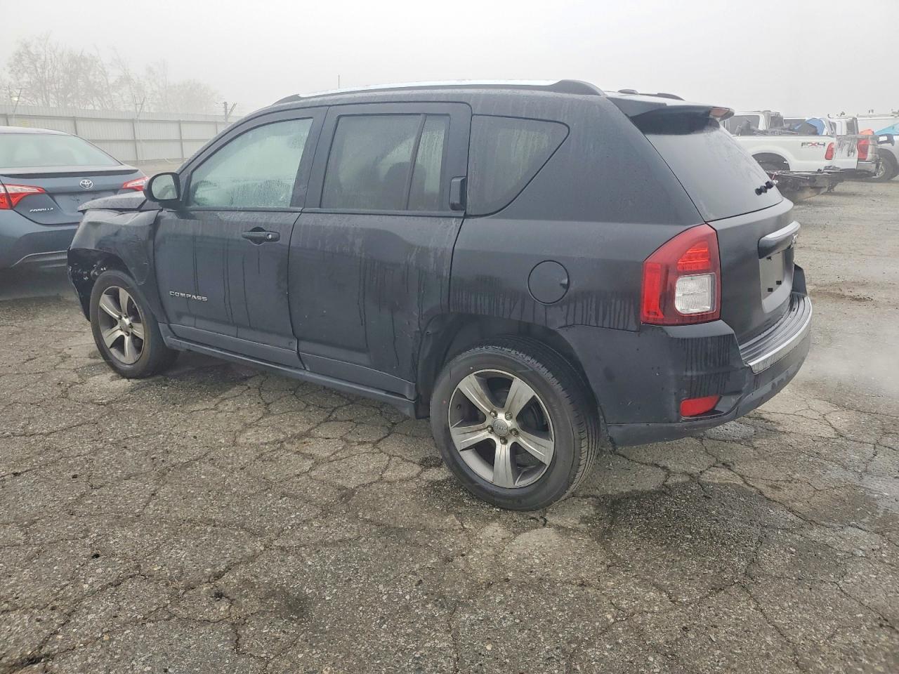 2016 Jeep Compass Latitude - zdjęcie 2