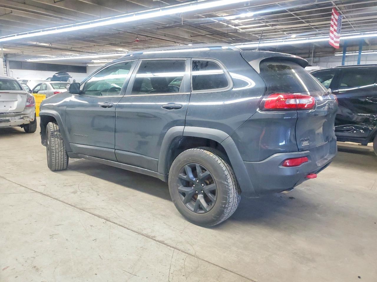 2016 Jeep Cherokee Trailhawk - zdjęcie 2