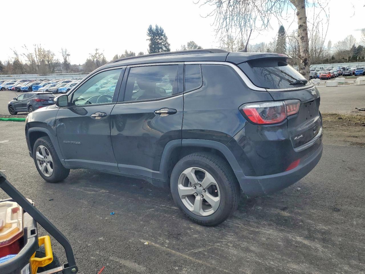 2021 Jeep Compass Latitude - zdjęcie 2