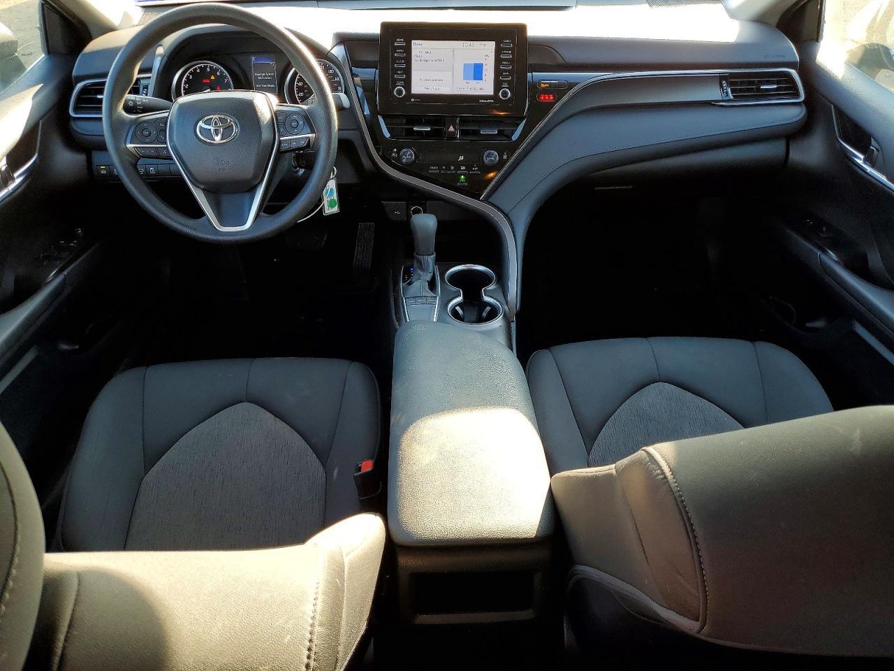 2024 Toyota Camry Le - zdjęcie 8