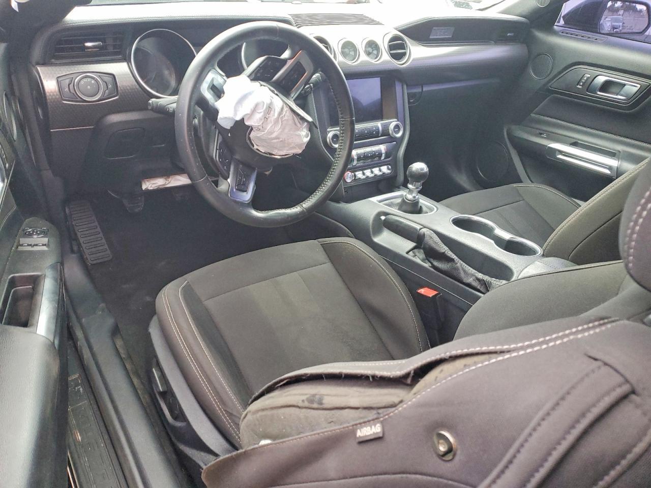 2021 Ford Mustang - zdjęcie 8