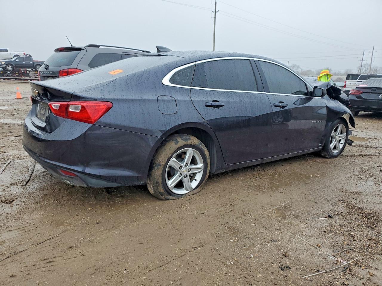 2022 Chevrolet Malibu Ls - zdjęcie 3