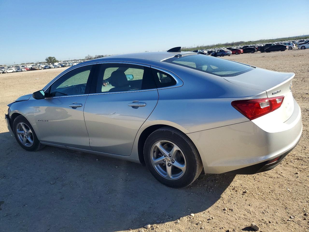 2017 Chevrolet Malibu Ls - zdjęcie 2