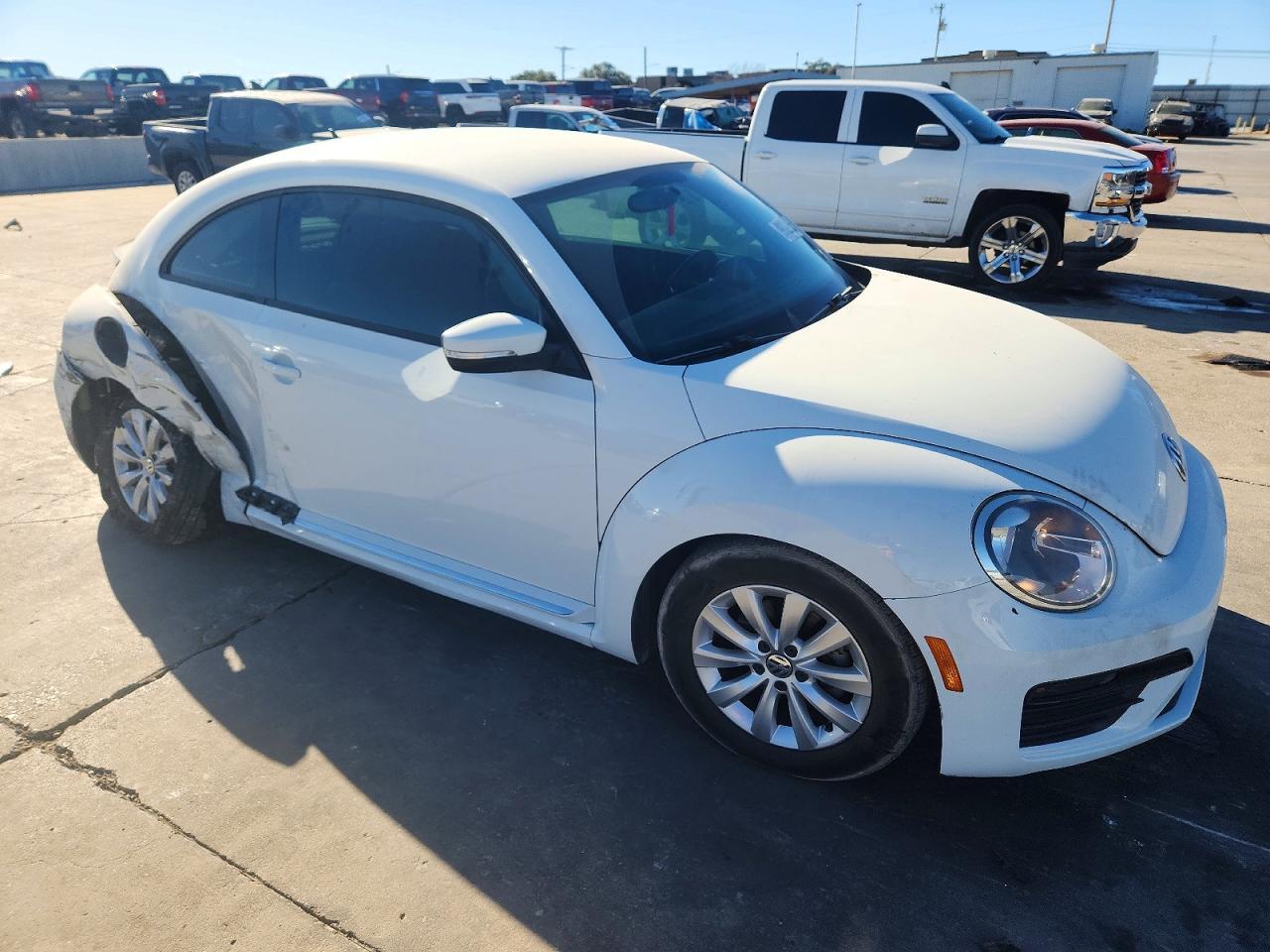 2019 Volkswagen Beetle S - zdjęcie 4