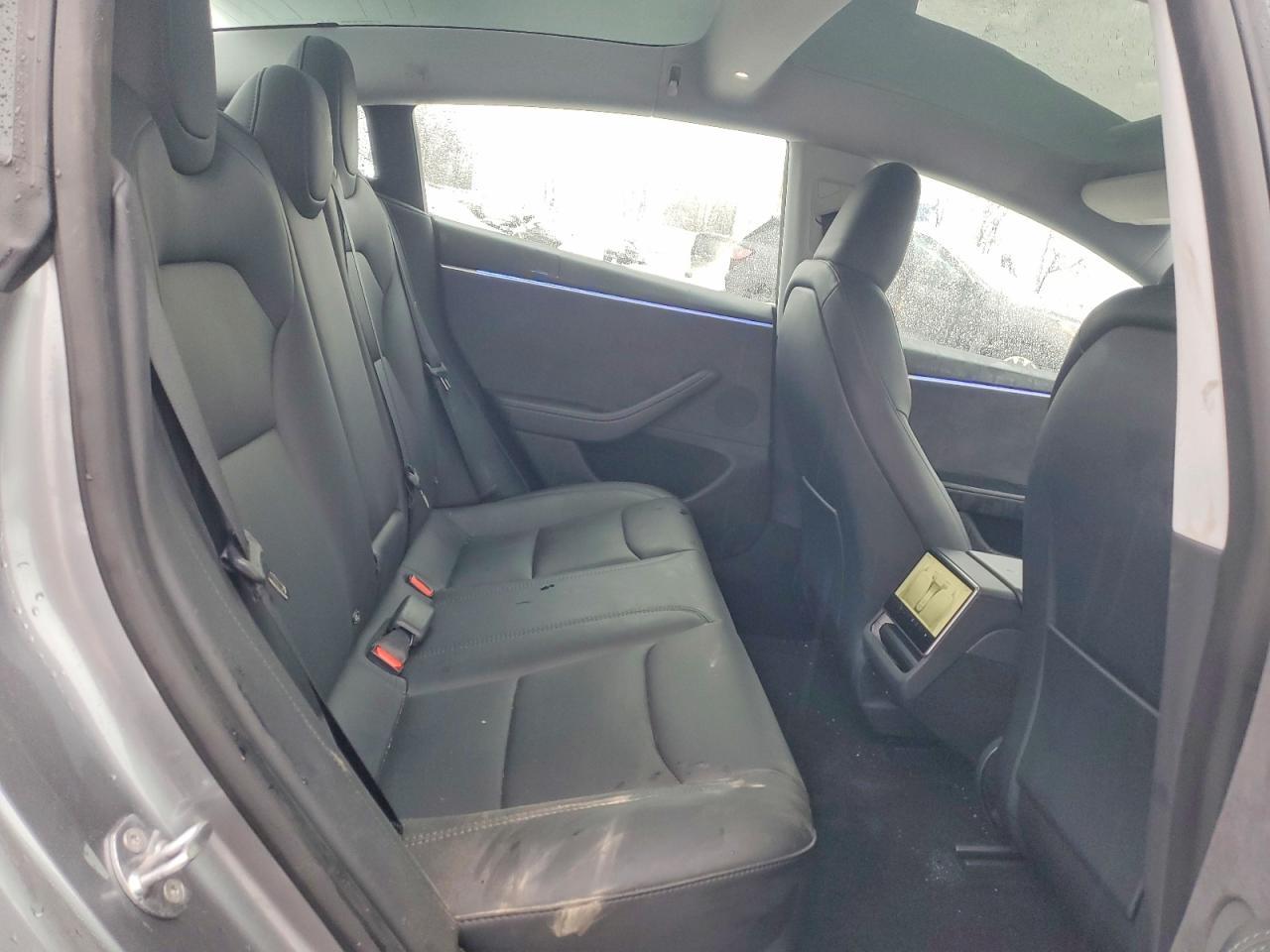 2025 Tesla Model 3 - zdjęcie 10