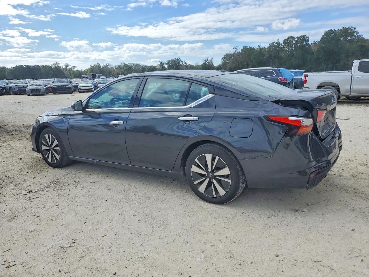 2020 Nissan Altima Sl - zdjęcie 2
