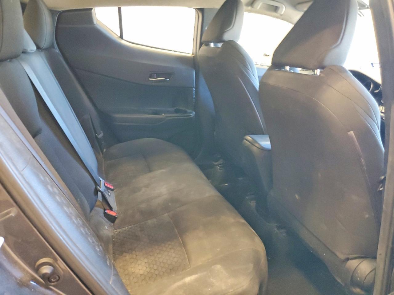 2021 Toyota C-Hr Le - zdjęcie 10