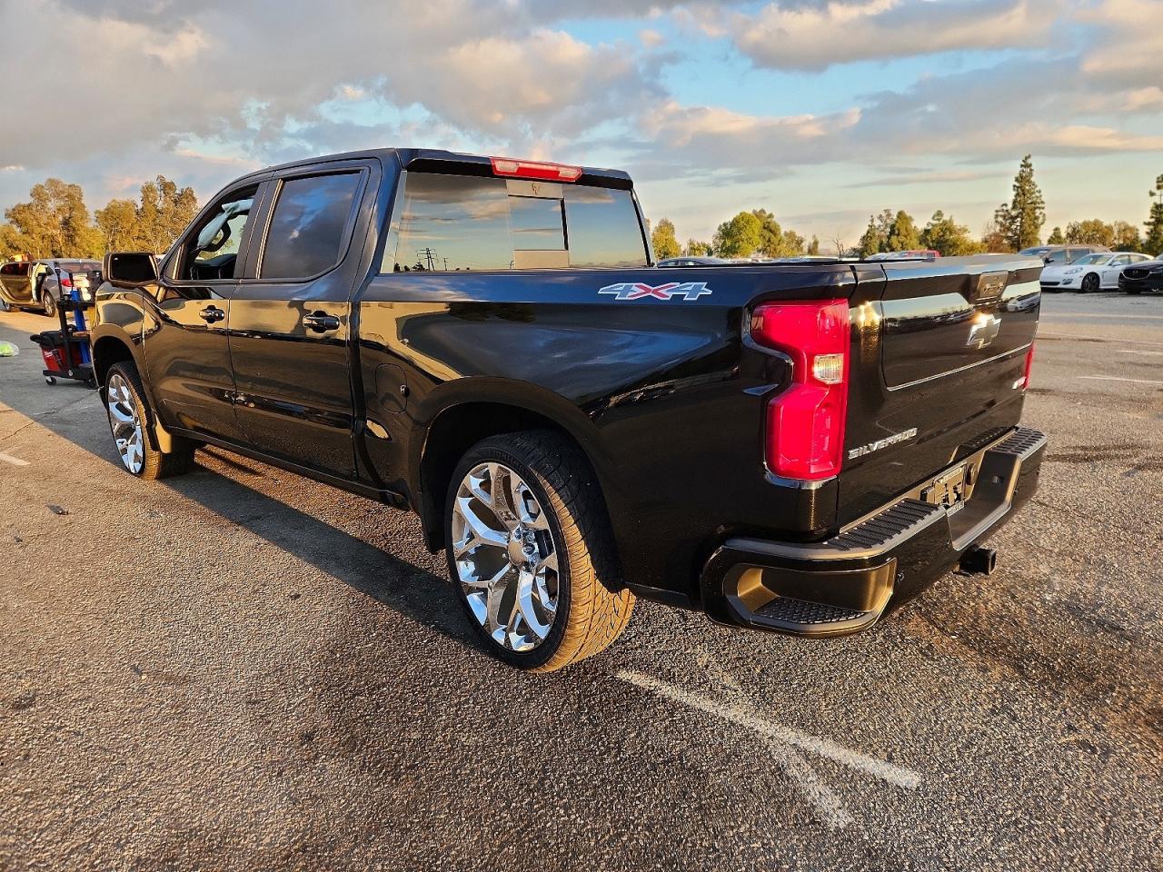 2024 Chevrolet Silverado K1500 Rst - zdjęcie 2