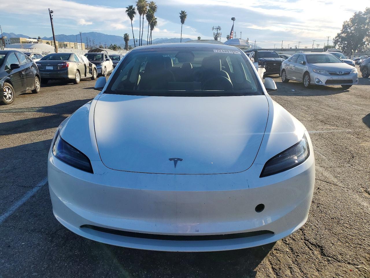 2025 Tesla Model 3 - zdjęcie 5