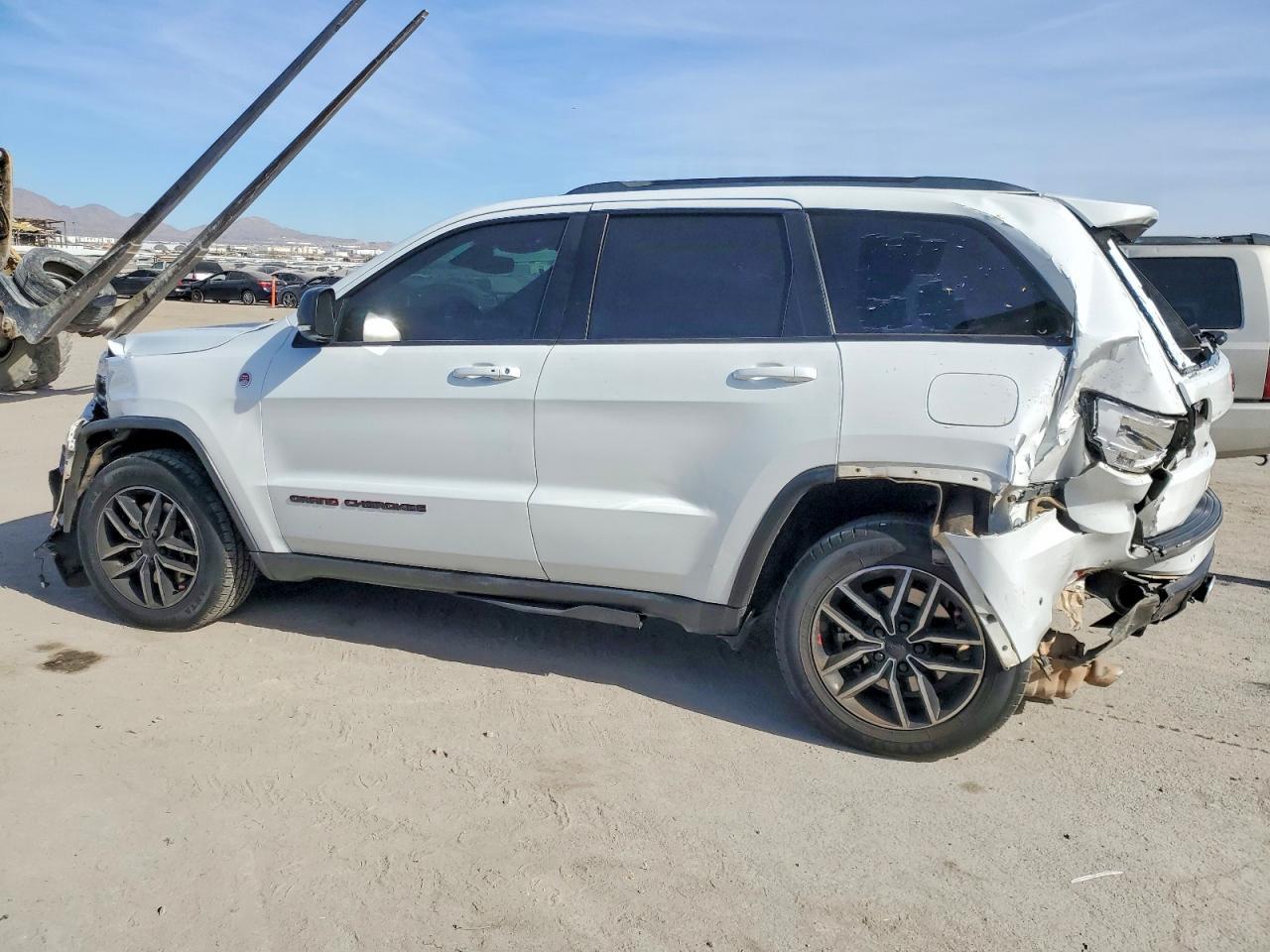2021 Jeep Grand Cherokee Trailhawk - zdjęcie 2