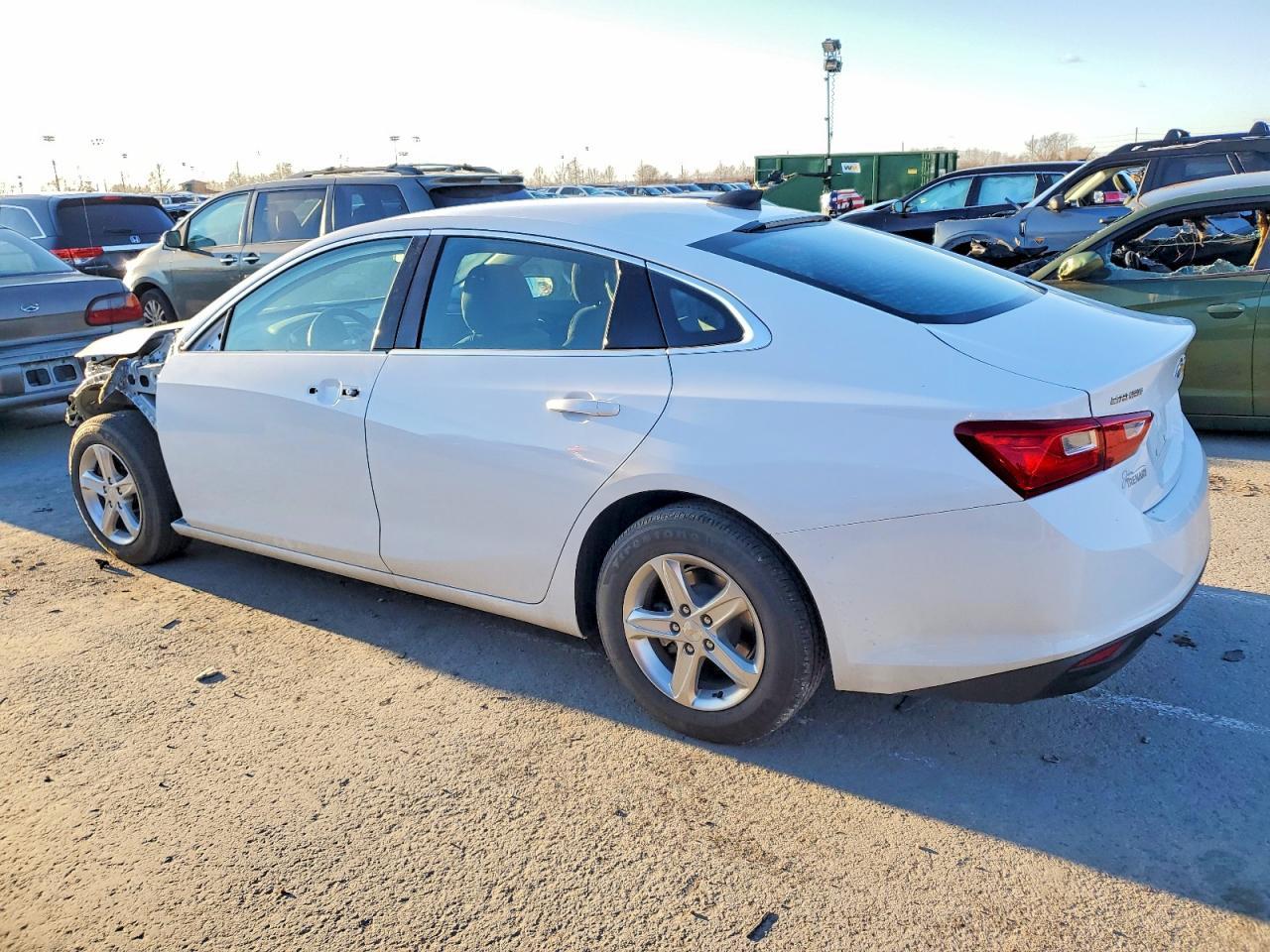 2022 Chevrolet Malibu Ls - zdjęcie 2