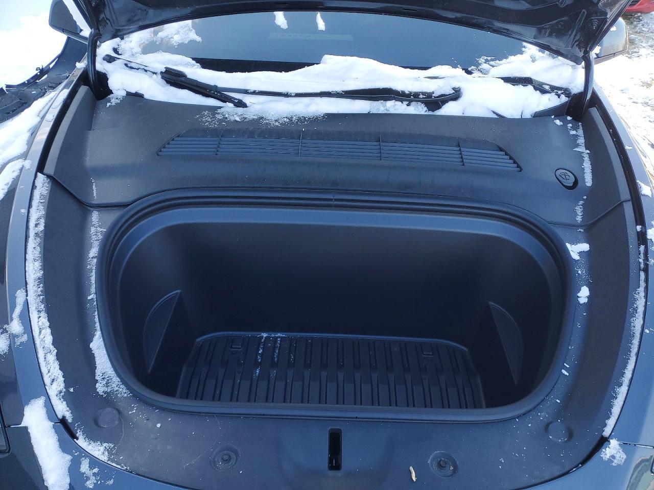 2025 Tesla Model Y - zdjęcie 11