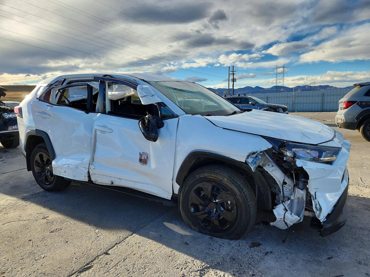 2022 Toyota Rav4 Le - zdjęcie 4