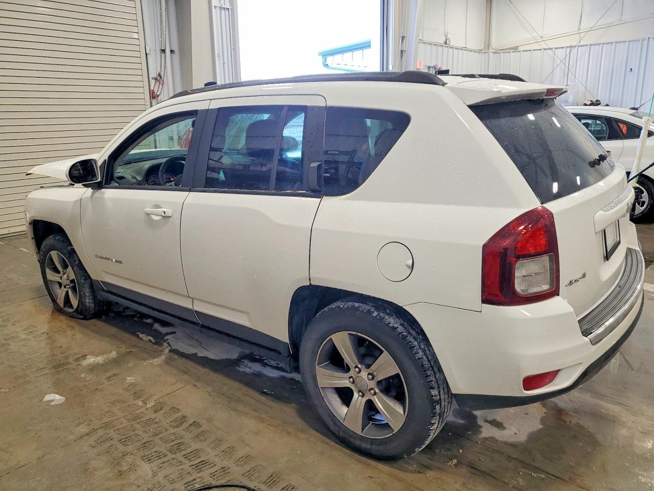 2016 Jeep Compass Latitude - zdjęcie 2