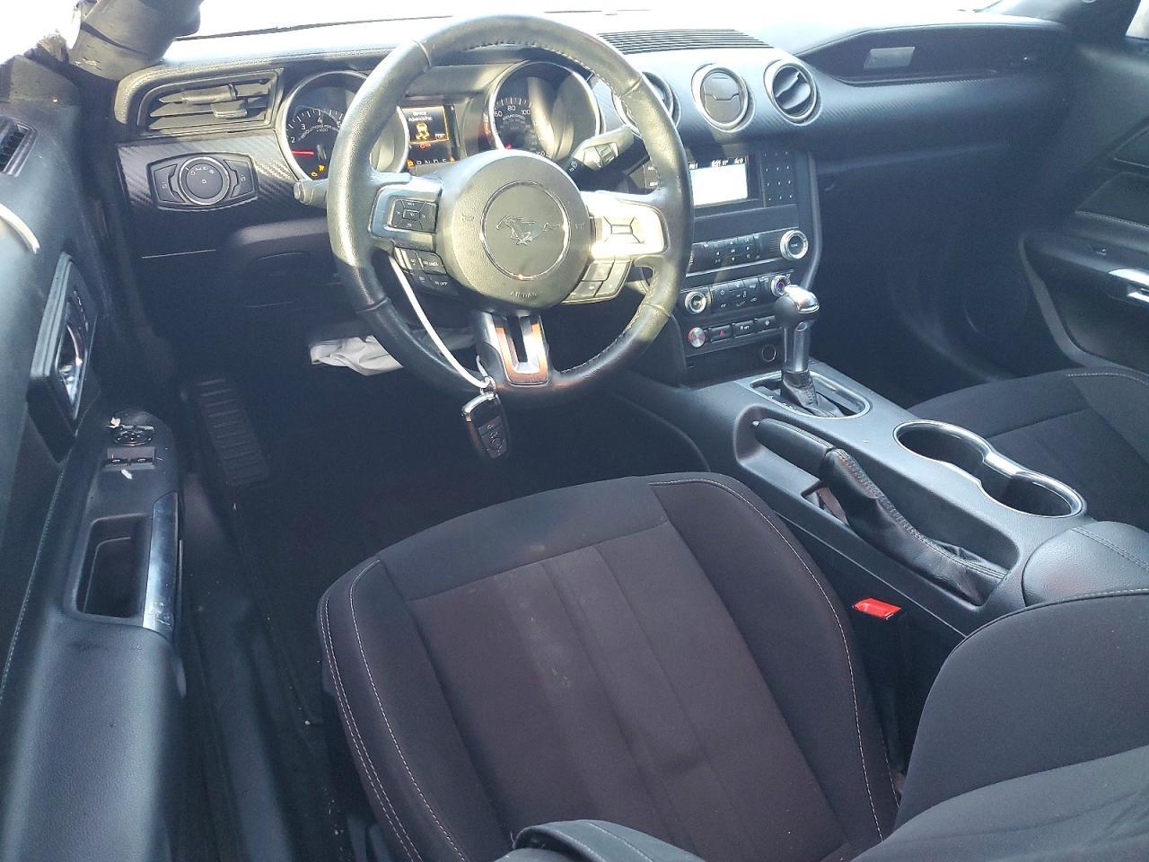 2022 Ford Mustang - zdjęcie 8