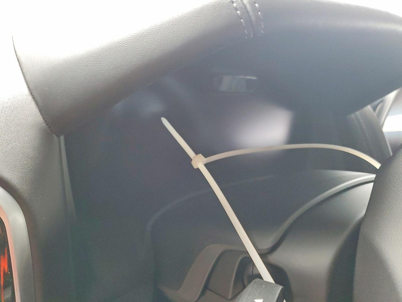 2022 BMW M8 - zdjęcie 9