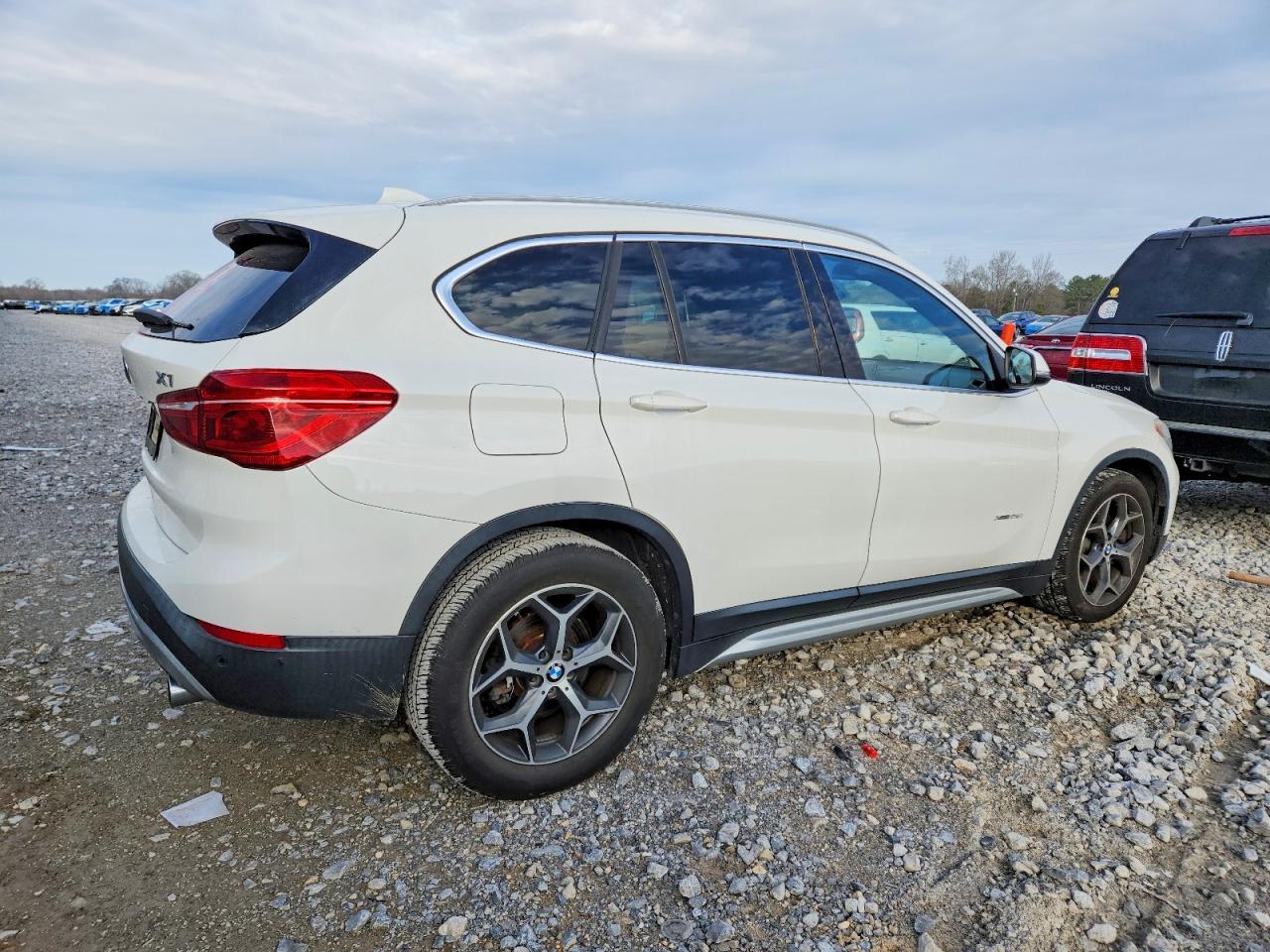 2017 BMW X1 xDrive28I - zdjęcie 3