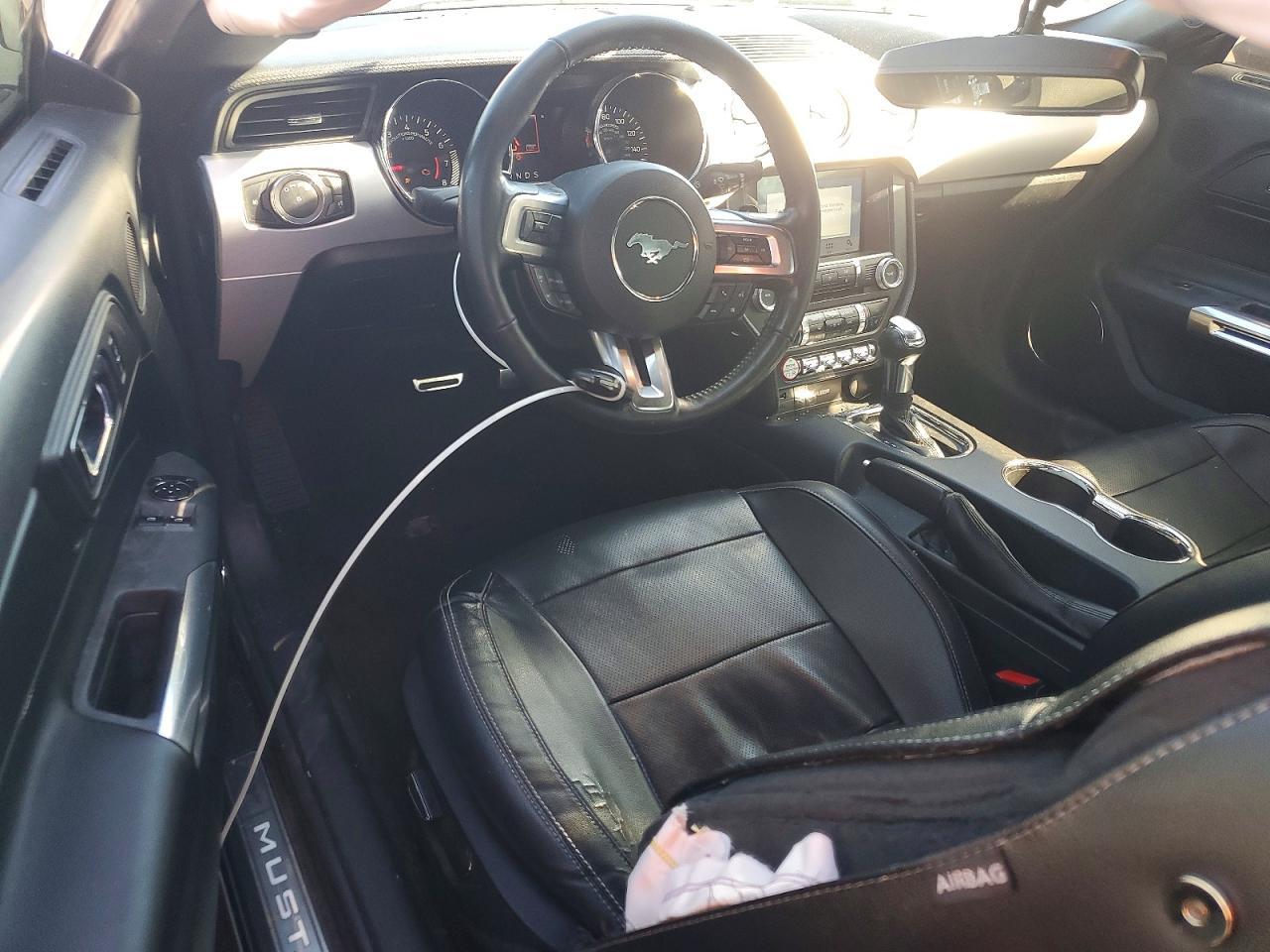 2017 Ford Mustang - zdjęcie 8