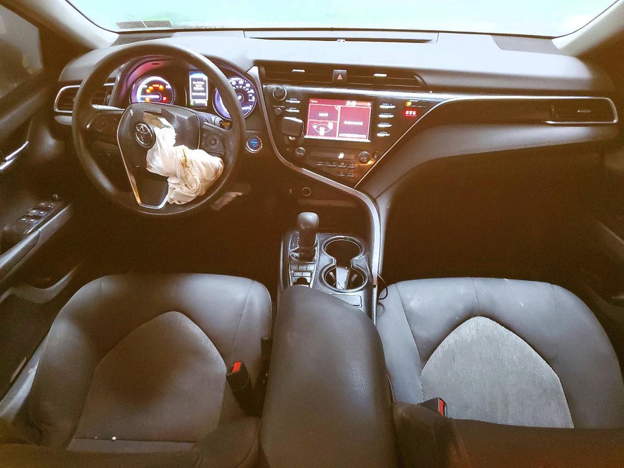 2018 Toyota Camry Le - zdjęcie 8