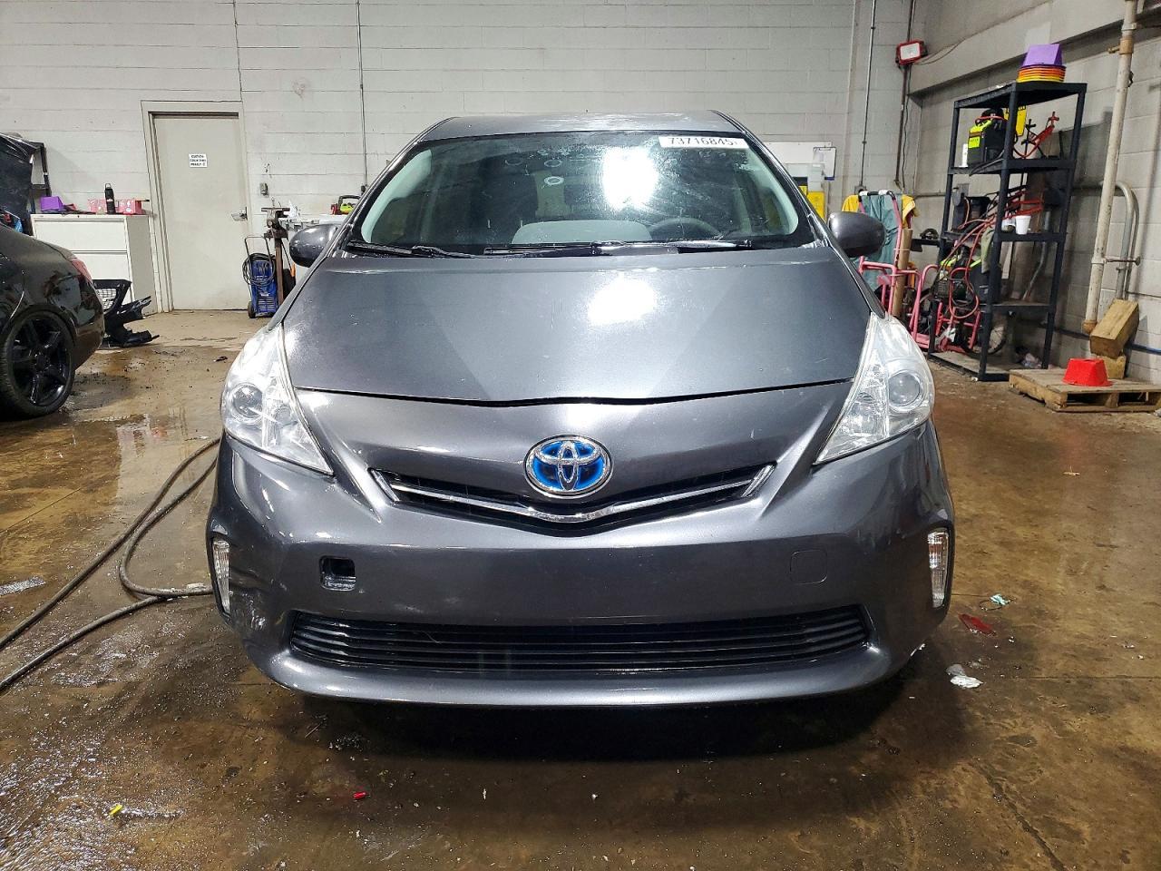 2013 Toyota Prius V - zdjęcie 5