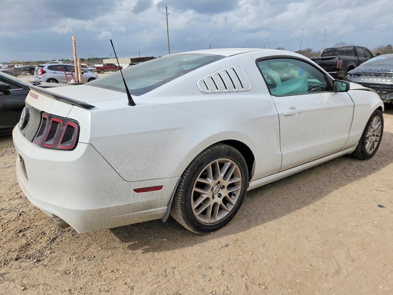 2014 Ford Mustang - zdjęcie 3