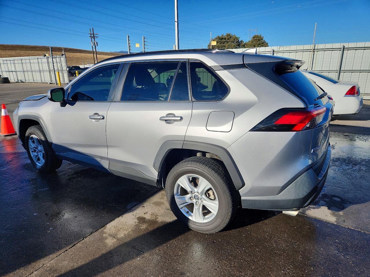 2020 Toyota Rav4 Xle - zdjęcie 2