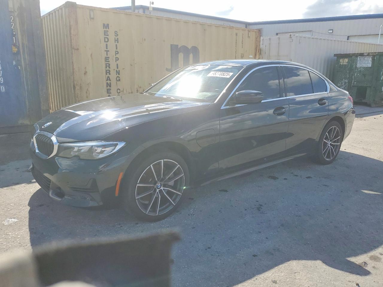 2021 BMW 330E - zdjęcie główne