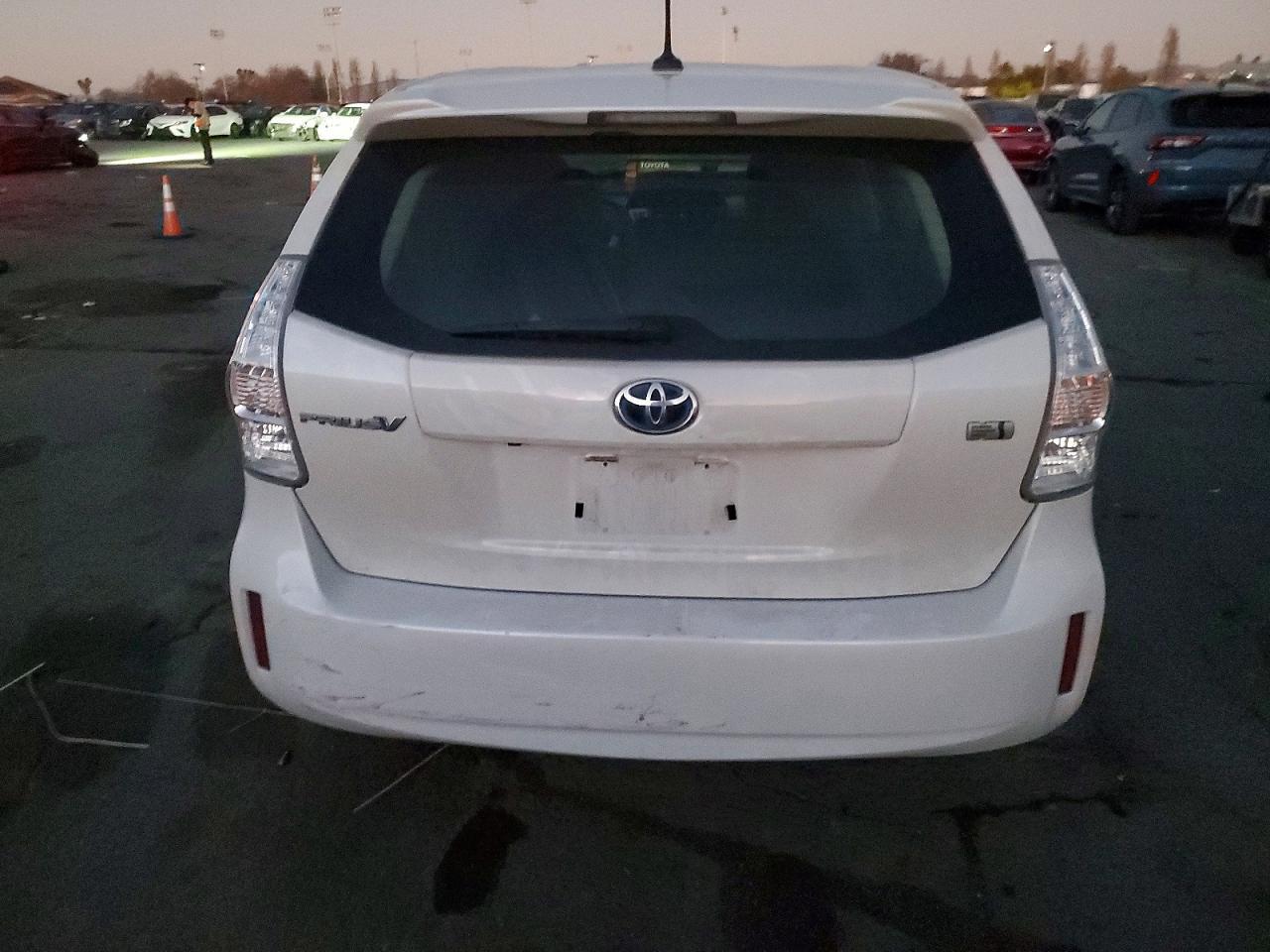 2013 Toyota Prius V - zdjęcie 6