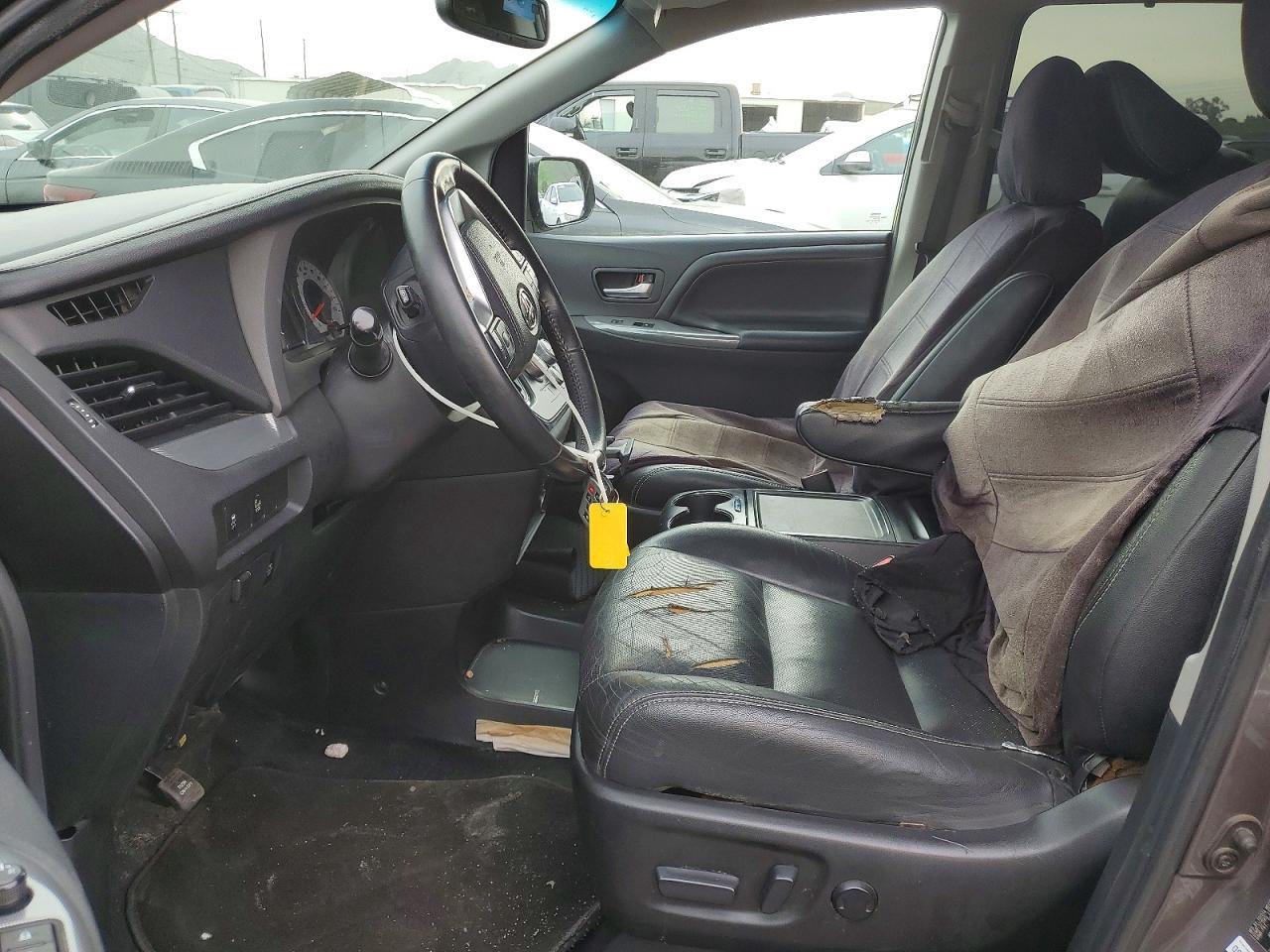 2015 Toyota Sienna Sport - zdjęcie 7