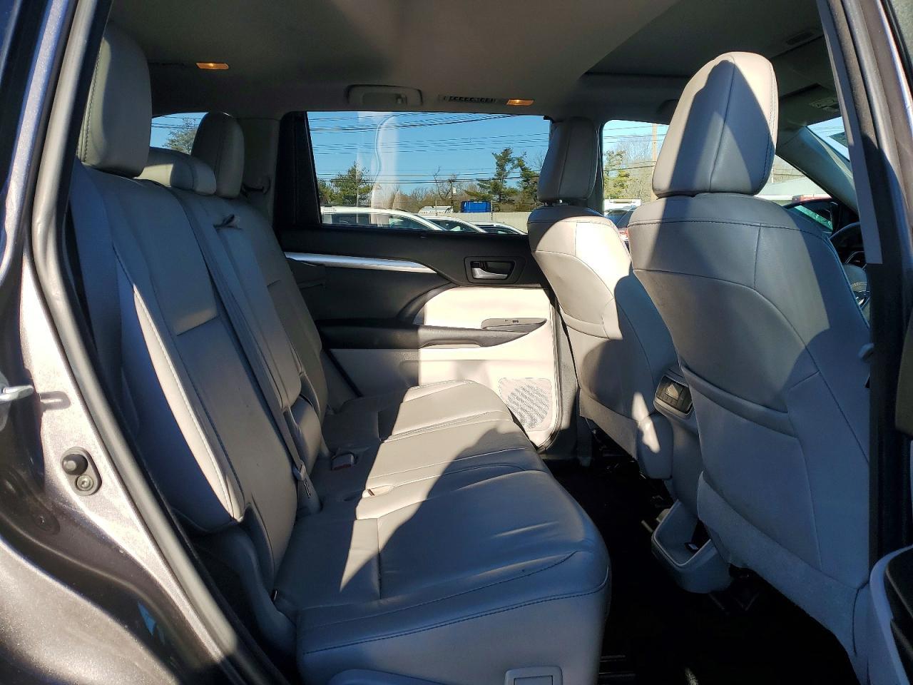 2018 Toyota Highlander Se - zdjęcie 11