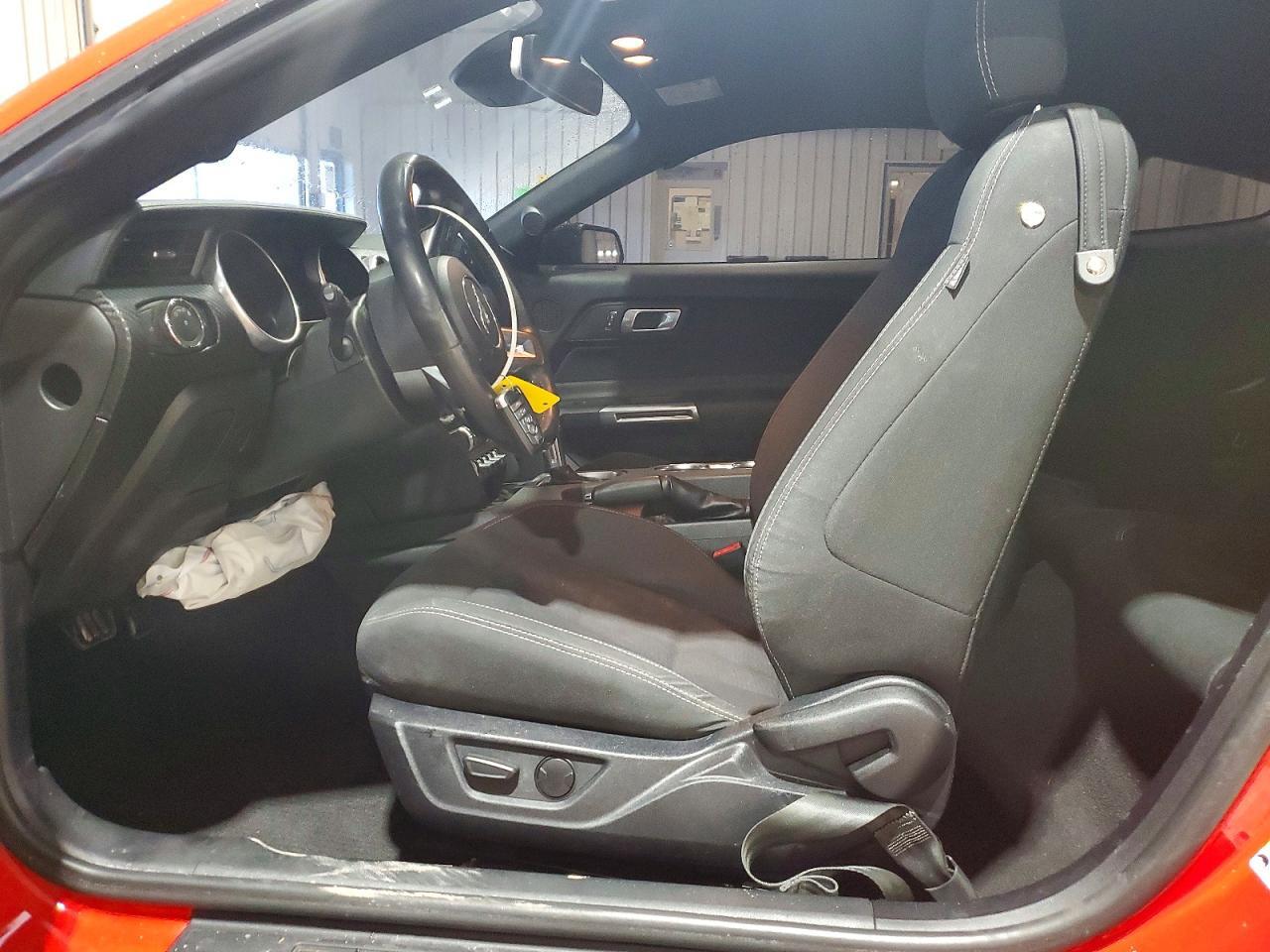 2021 Ford Mustang - zdjęcie 7