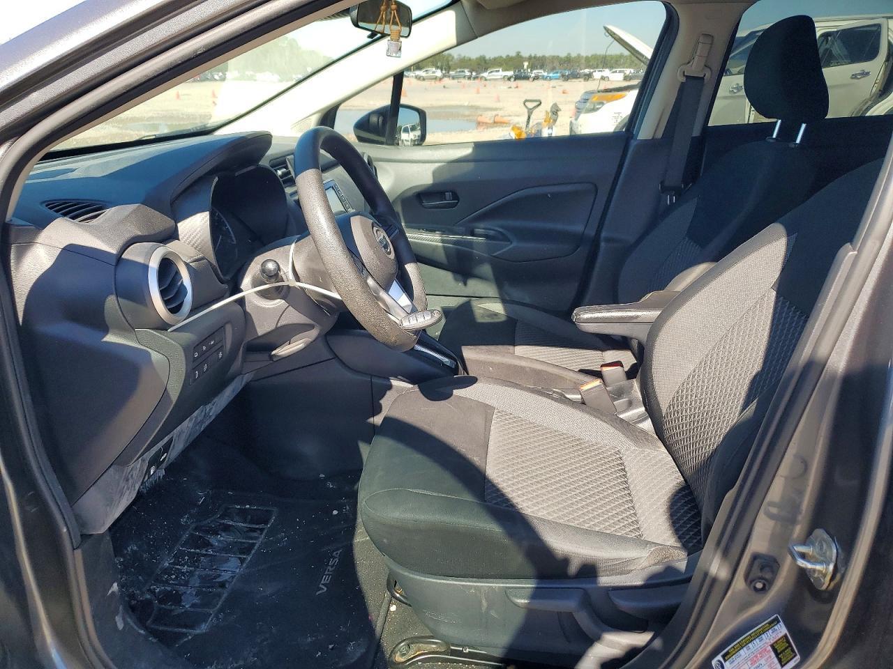 2020 Nissan Versa S - zdjęcie 7