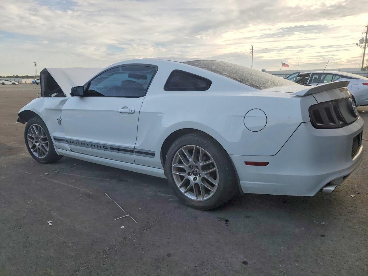 2014 Ford Mustang - zdjęcie 2