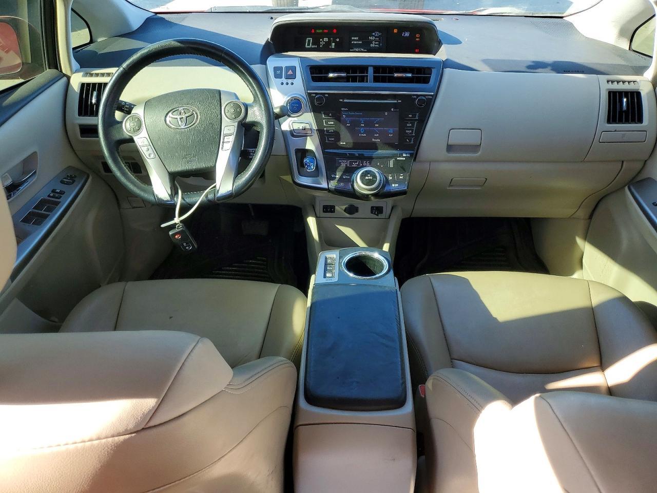 2016 Toyota Prius V - zdjęcie 8