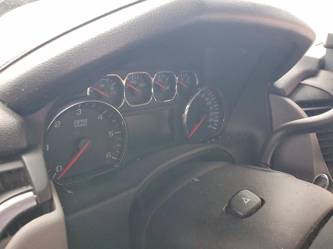 2015 Chevrolet Suburban C1500 Lt - zdjęcie 9