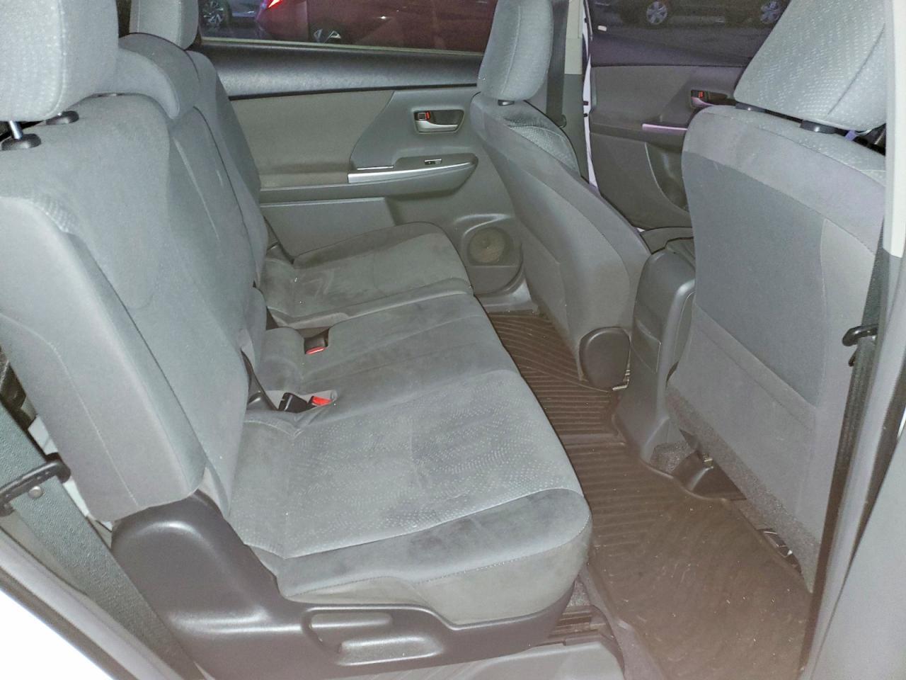 2013 Toyota Prius V - zdjęcie 10